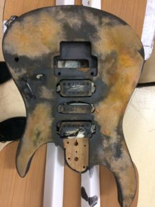 personalizzare chitarra elettrica effetto rust